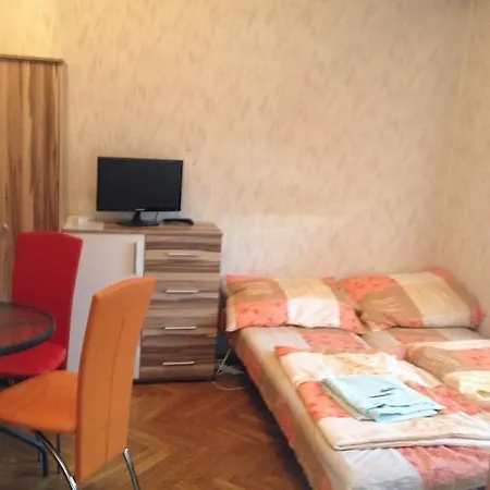 Attila Apartman *